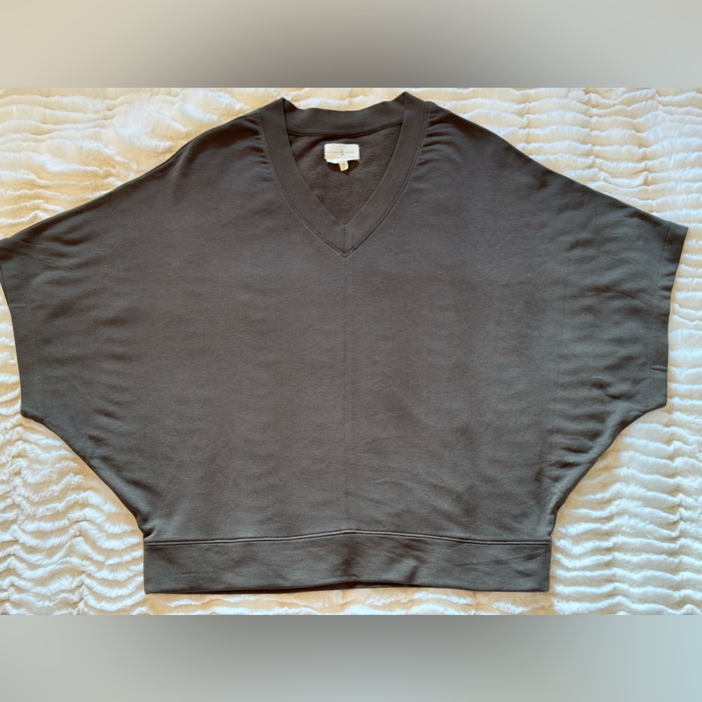 Lou & Grey Signature Soft Oversized Lounge Top V-Neckline Sweater Size Small GUC